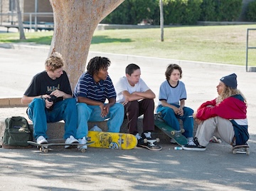 ミッドナインティーズ《Mid90s》の、あらすじ｜1990年代、仲間たちの日々を綴った映像の記録